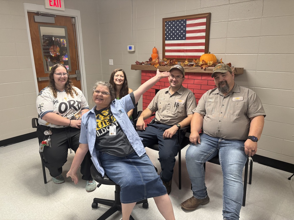 Custodian Appreciation Day- This is our day crew. They were gifted baby cakes and a lunch box with the school logo. 