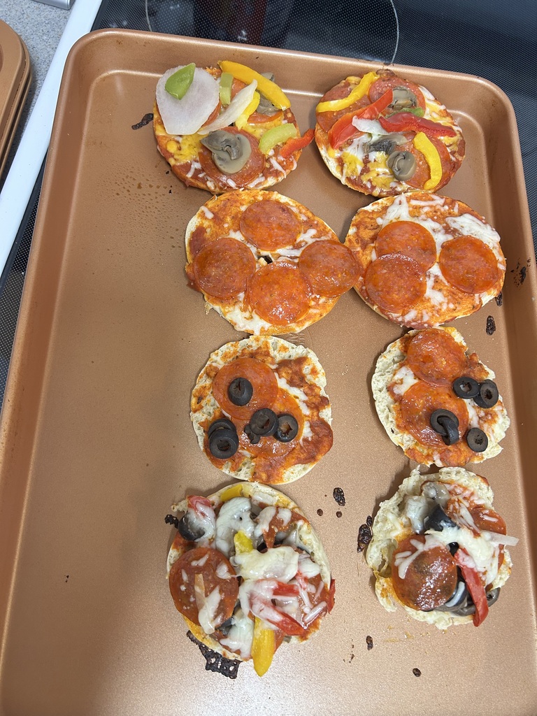 finished english muffin pizza