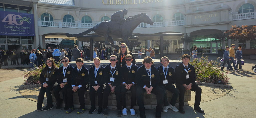 FFA Members outside of the Kentucky Derby Museum