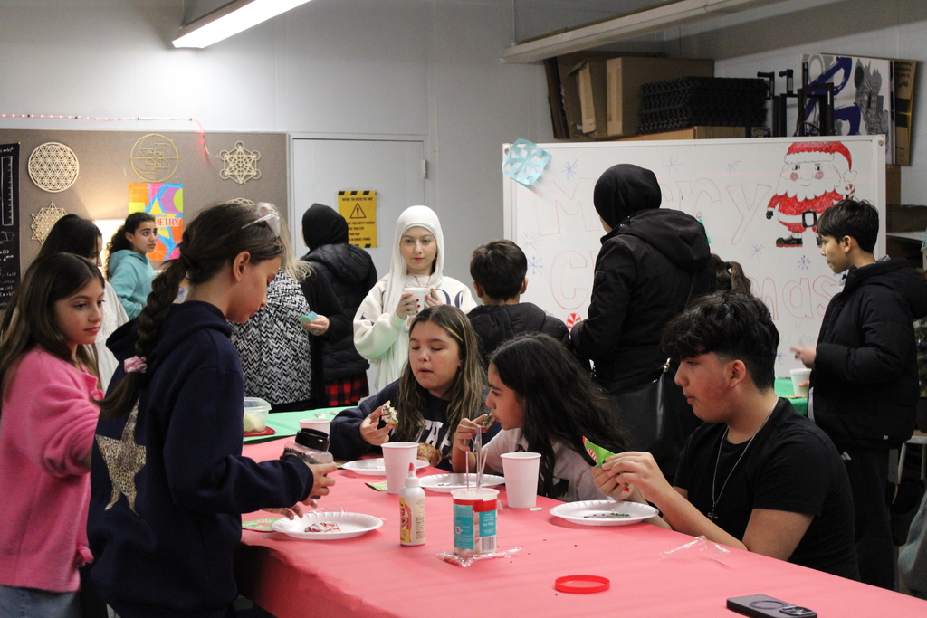 IMG_0955It was a cozy night of holiday fun at Riverside 🎄 Cookie decorating, hot cocoa, a holiday movie, and great company. Thank you to everyone who joined us and helped support Student Council. We can’t wait to grow this event even more next year!