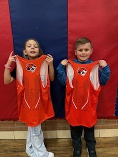 Two students standing by each other. 