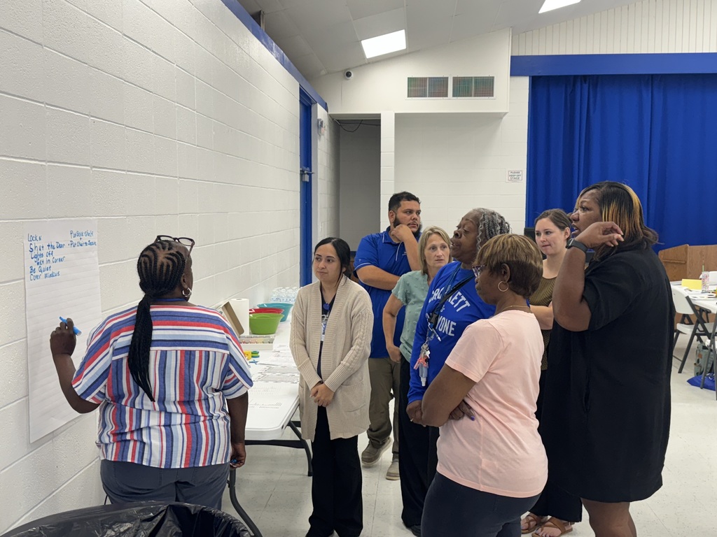 Crockett ISD Paraprofessionals are amazing! They are engaged and learning about student safety and instructionally supporting students.
