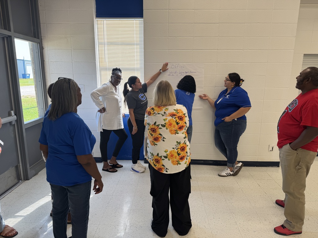 Crockett ISD Paraprofessionals are amazing! They are engaged and learning about student safety and instructionally supporting students.