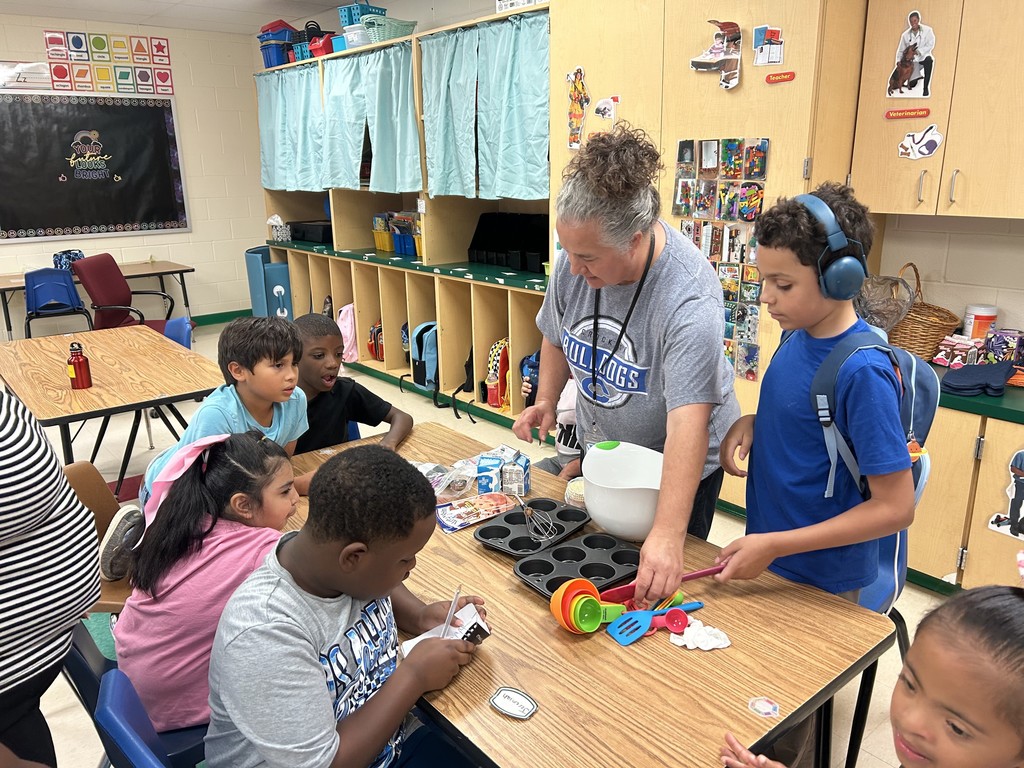 Crockett Elementary's Mrs. Mulnix's students participated in a cooking class.