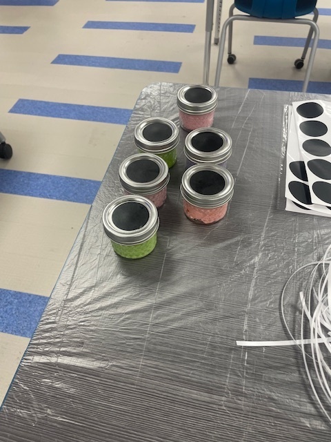 Crockett High’s Intro to Cosmetology class is getting creative! 💅✨ Students whipped up sugar scrubs using everyday household items—turning pantry staples into pampering treatments. #DIYBeauty #StudentSpotlight #CosmetologyClass