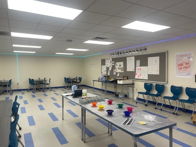 Crockett High’s Intro to Cosmetology class is getting creative! 💅✨ Students whipped up sugar scrubs using everyday household items—turning pantry staples into pampering treatments. #DIYBeauty #StudentSpotlight #CosmetologyClass