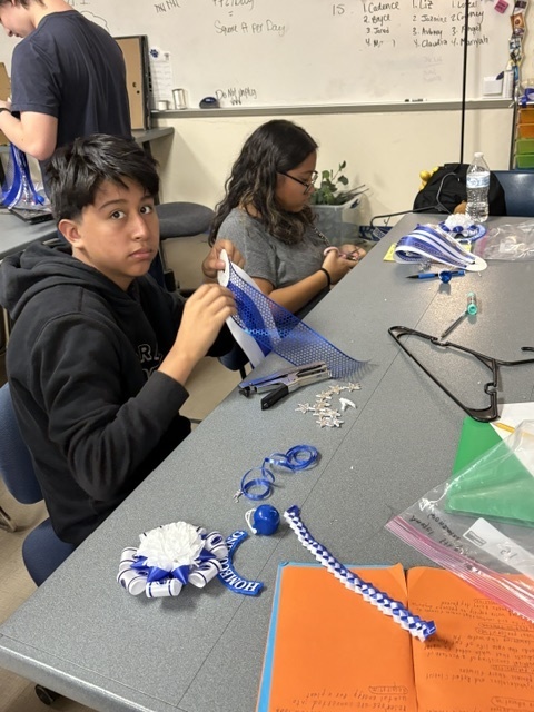 🎉🌼 Spirit meets creativity at Crockett High! Our talented Floral Design students crafted stunning homecoming mums for their classmates—each one bursting with pride, personality, and Panther flair. From shimmering ribbons to personalized charms, these mums made homecoming unforgettable.