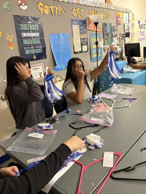 🎉🌼 Spirit meets creativity at Crockett High! Our talented Floral Design students crafted stunning homecoming mums for their classmates—each one bursting with pride, personality, and Panther flair. From shimmering ribbons to personalized charms, these mums made homecoming unforgettable.