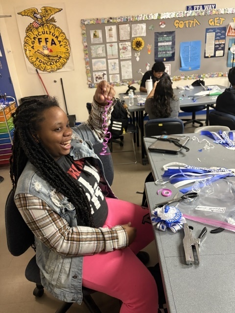 🎉🌼 Spirit meets creativity at Crockett High! Our talented Floral Design students crafted stunning homecoming mums for their classmates—each one bursting with pride, personality, and Panther flair. From shimmering ribbons to personalized charms, these mums made homecoming unforgettable.