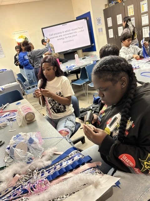 🎉🌼 Spirit meets creativity at Crockett High! Our talented Floral Design students crafted stunning homecoming mums for their classmates—each one bursting with pride, personality, and Panther flair. From shimmering ribbons to personalized charms, these mums made homecoming unforgettable.