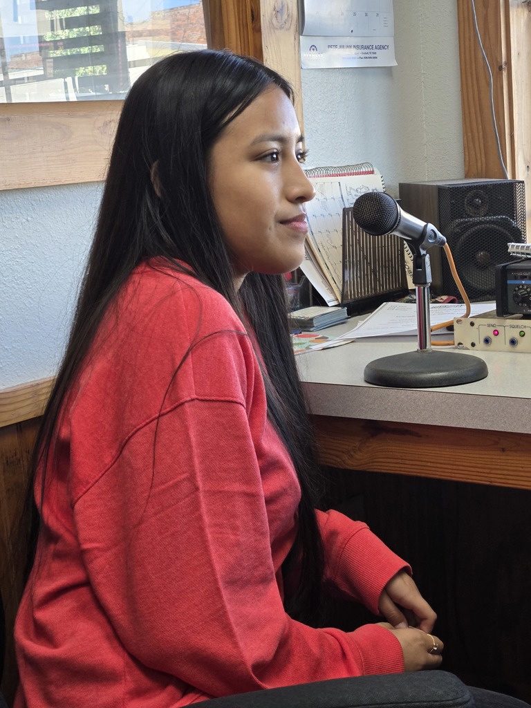 🎙️ Big shoutout to Sherlyn Garcia, CHS Student Council Reporter, for representing Crockett High School on KIVY Radio this morning! She joined Joanne Warner to share all the exciting Homecoming happenings — from the parade to the pep rally, the football game, and everything in between. Way to go, Sherlyn! 💙🐾