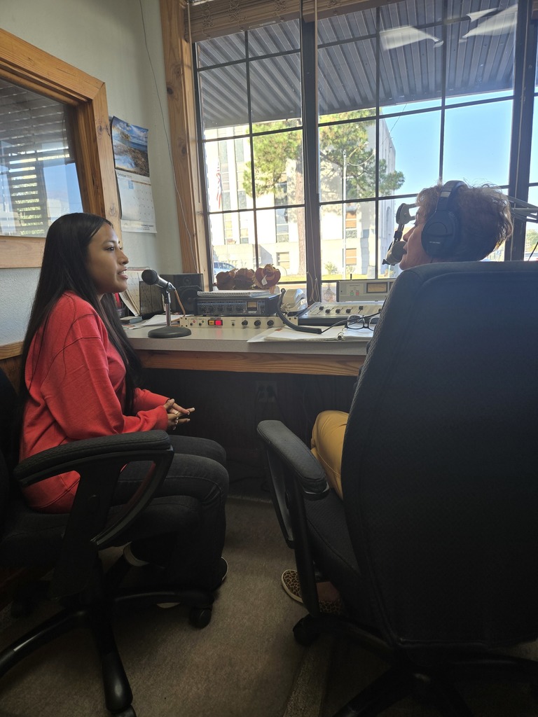 🎙️ Big shoutout to Sherlyn Garcia, CHS Student Council Reporter, for representing Crockett High School on KIVY Radio this morning! She joined Joanne Warner to share all the exciting Homecoming happenings — from the parade to the pep rally, the football game, and everything in between. Way to go, Sherlyn! 💙🐾