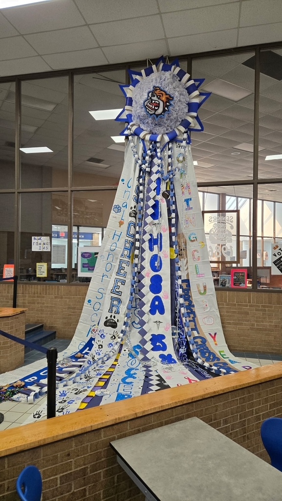 🌟 Crockett High School went BIG for Homecoming 2025 — and we mean really big! Their show-stopping Homecoming Mum stretched an incredible 26 feet long! 🎉💐 Talk about school spirit on full display. Way to go, CHS! #Homecoming2025