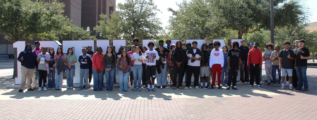 Crockett High School Juniors and Seniors went on a College Tour to Texas A & M University.