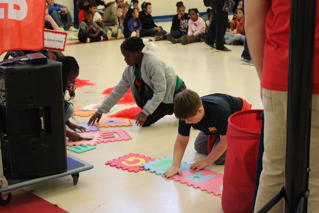 ADAC at Elementary for Red Ribbon Rally