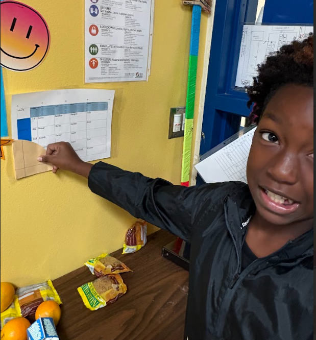 🧠📐 Learning in Action at Crockett Elementary!  Ms. Zunker's 4th grade class took their geometry lesson beyond the classroom walls this week! After learning all about right angles, each student became a real-world angle detective, exploring the school to spot examples of right angles in everyday places. From door frames to bookshelves, corners of posters to classroom furniture, these young mathematicians proved that math is everywhere — if you know how to look for it!