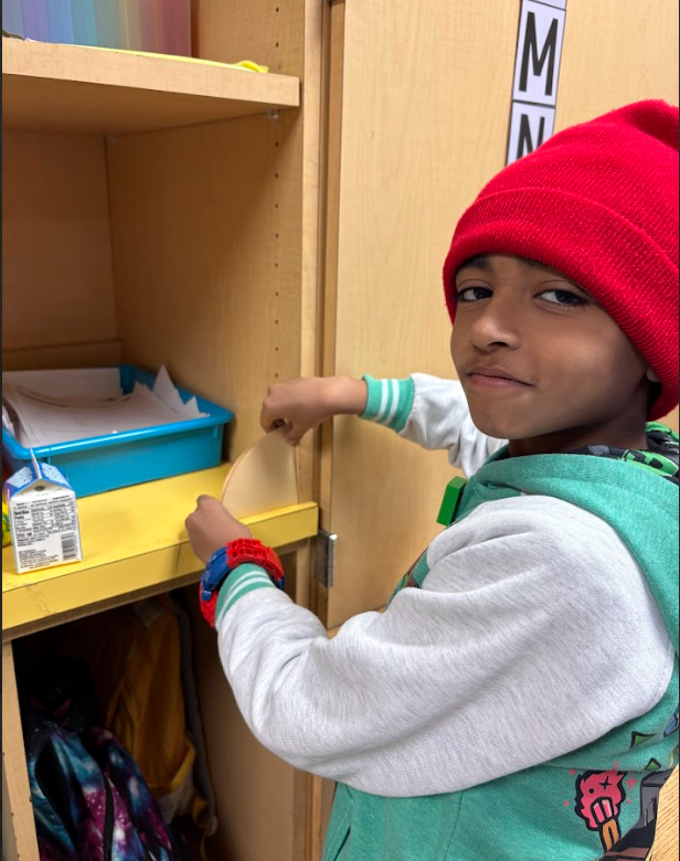 🧠📐 Learning in Action at Crockett Elementary!  Ms. Zunker's 4th grade class took their geometry lesson beyond the classroom walls this week! After learning all about right angles, each student became a real-world angle detective, exploring the school to spot examples of right angles in everyday places. From door frames to bookshelves, corners of posters to classroom furniture, these young mathematicians proved that math is everywhere — if you know how to look for it!