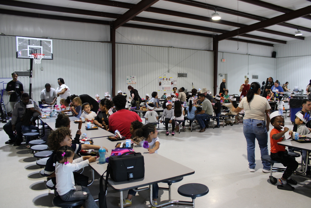 🦃🍂 Crockett Early Childhood Thanksgiving Lunch 🍂🦃  Today our Pre‑K and Kindergarten families joined us for a wonderful Thanksgiving lunch! We had such a great turnout, and it was heartwarming to see our students, families, and staff celebrating together. 💛