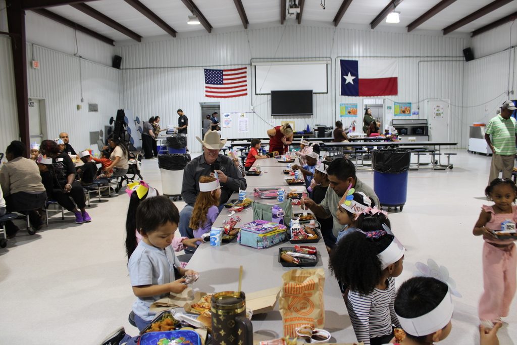 🦃🍂 Crockett Early Childhood Thanksgiving Lunch 🍂🦃  Today our Pre‑K and Kindergarten families joined us for a wonderful Thanksgiving lunch! We had such a great turnout, and it was heartwarming to see our students, families, and staff celebrating together. 💛
