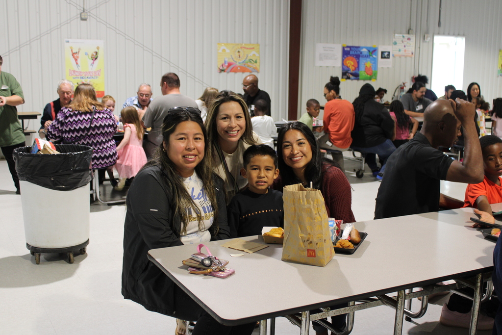 🦃🍂 Crockett Early Childhood Thanksgiving Lunch 🍂🦃  Today our Pre‑K and Kindergarten families joined us for a wonderful Thanksgiving lunch! We had such a great turnout, and it was heartwarming to see our students, families, and staff celebrating together. 💛