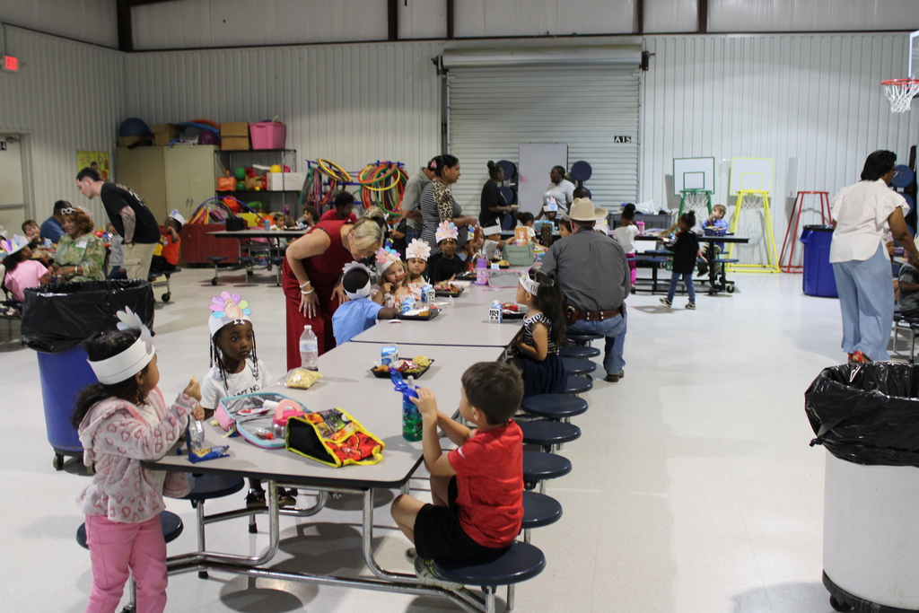 🦃🍂 Crockett Early Childhood Thanksgiving Lunch 🍂🦃  Today our Pre‑K and Kindergarten families joined us for a wonderful Thanksgiving lunch! We had such a great turnout, and it was heartwarming to see our students, families, and staff celebrating together. 💛