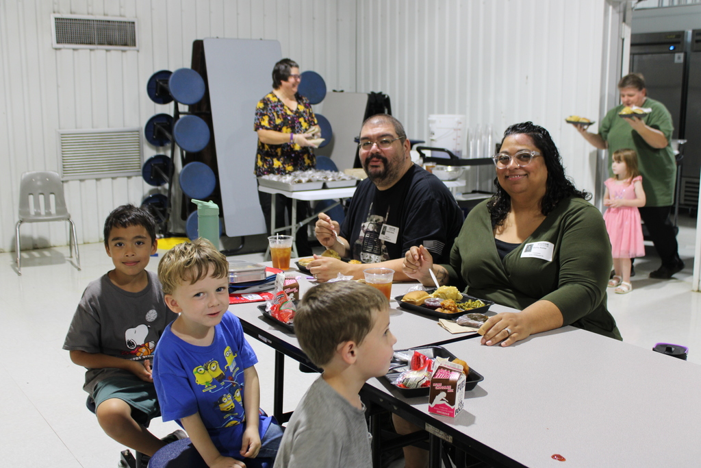 🦃🍂 Crockett Early Childhood Thanksgiving Lunch 🍂🦃  Today our Pre‑K and Kindergarten families joined us for a wonderful Thanksgiving lunch! We had such a great turnout, and it was heartwarming to see our students, families, and staff celebrating together. 💛