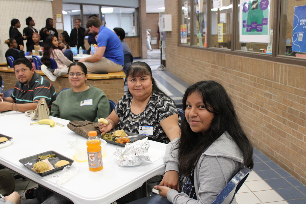 🦃🍽️ Crockett High School Thanksgiving Lunch 🍽️🦃  Crockett High School hosted their Thanksgiving lunch today, and it was a wonderful celebration! Students, staff, and families came together to share a meal and enjoy the holiday spirit. 💛