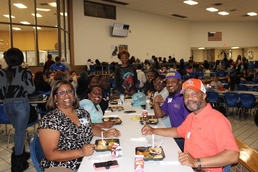 🦃🍽️ Crockett High School Thanksgiving Lunch 🍽️🦃  Crockett High School hosted their Thanksgiving lunch today, and it was a wonderful celebration! Students, staff, and families came together to share a meal and enjoy the holiday spirit. 💛