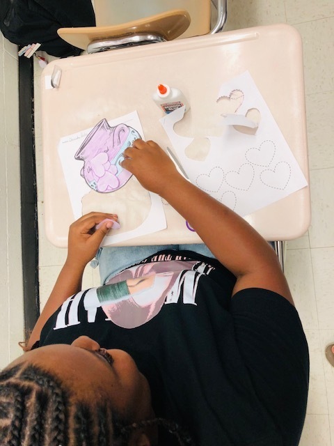 This week, Señora Hernández’s Spanish 2 students completed a beautiful project about having a grateful heart. ❤️  Through this activity, students learned the importance of expressing gratitude—not just in Spanish, but in everyday life. They reflected on the people, experiences, and blessings that make a difference in their world.  #SpanishClass #Spanish2 #Gratitude #GratefulHeart #SenoraHernandez #StudentWork #BeThankful #GratitudeAttitude  