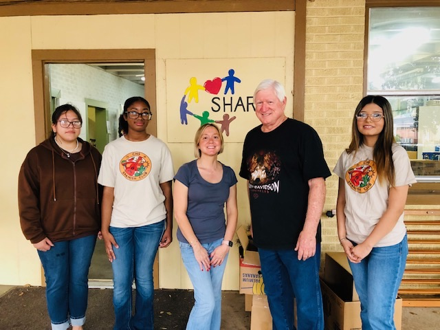 The Spanish Club is embracing the true meaning of Thanksgiving! 🍂 This week, our students donated cans to SHARE to help support families in need. We’re incredibly proud of their hard work and big hearts!
