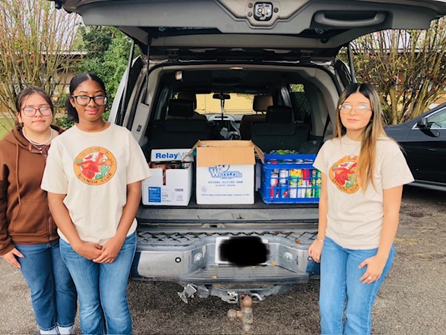The Spanish Club is embracing the true meaning of Thanksgiving! 🍂 This week, our students donated cans to SHARE to help support families in need. We’re incredibly proud of their hard work and big hearts!