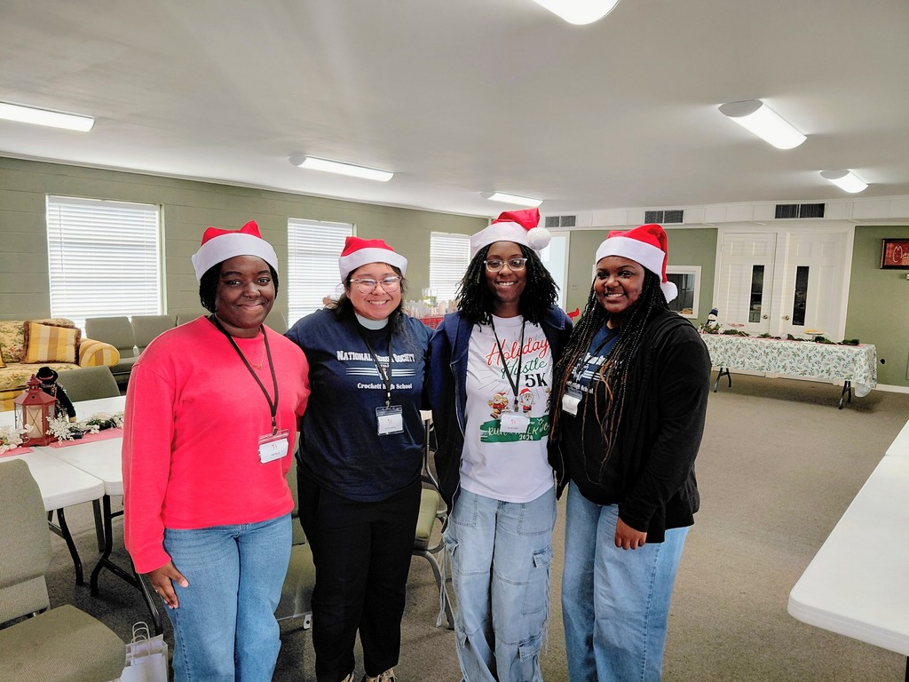 Crockett ISD represented very well during the recent Tour of Homes on Saturday. December 6, 2025 Representing Crockett ISD were Mrs. Liza Clark (High School), Mrs. Melodie Kroll (Elementary), Mrs. Shelby Baxter (Parent Volunteer, SHAC and PAC Member). Mrs. Laura Hill (Elementary) and Dr. Loria Miles (Early Childhood & Elementary). The outstanding students are Chassidy Hicks, Miriam Moran, Mia Davis and Jayah Cobbs all members of the National Honor Society. Downtown Crockett Association thanks Crockett ISD for all of your support!