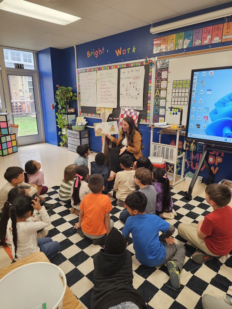 📚✨ Crockett 1st grade had a wonderful impromptu guest reader yesterday! A big thank you to Mrs. McDonald for taking the time to share a story with our students. Your visit made their day and sparked so many smiles! 🌟