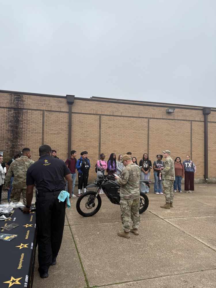 Big shoutout to the @USArmy for stopping by Crockett High School! 🎖️ Our students loved learning about the 150+ career paths and leadership opportunities available. Thanks for the visit! 🤝🇺🇸