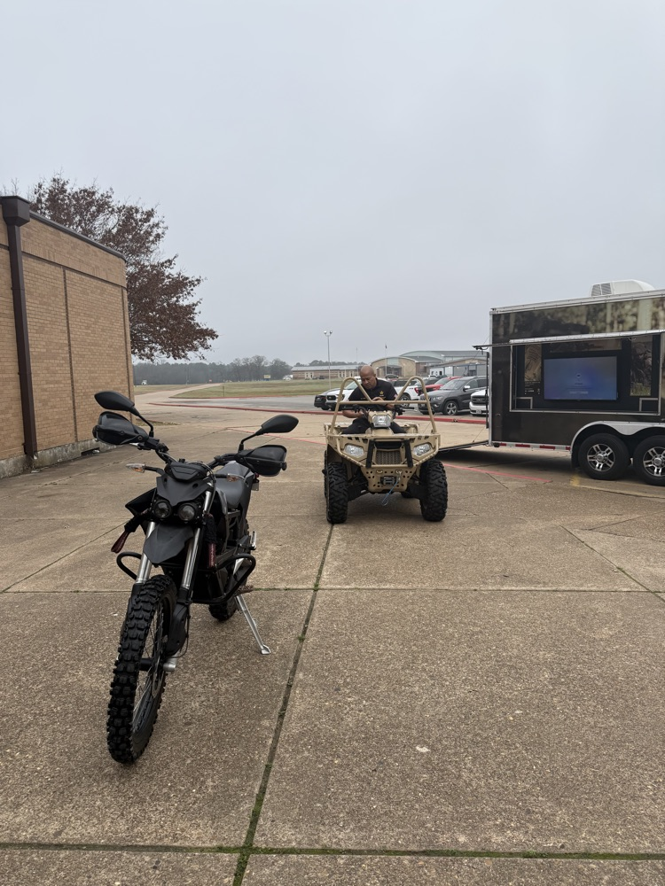 Big shoutout to the @USArmy for stopping by Crockett High School! 🎖️ Our students loved learning about the 150+ career paths and leadership opportunities available. Thanks for the visit! 🤝🇺🇸