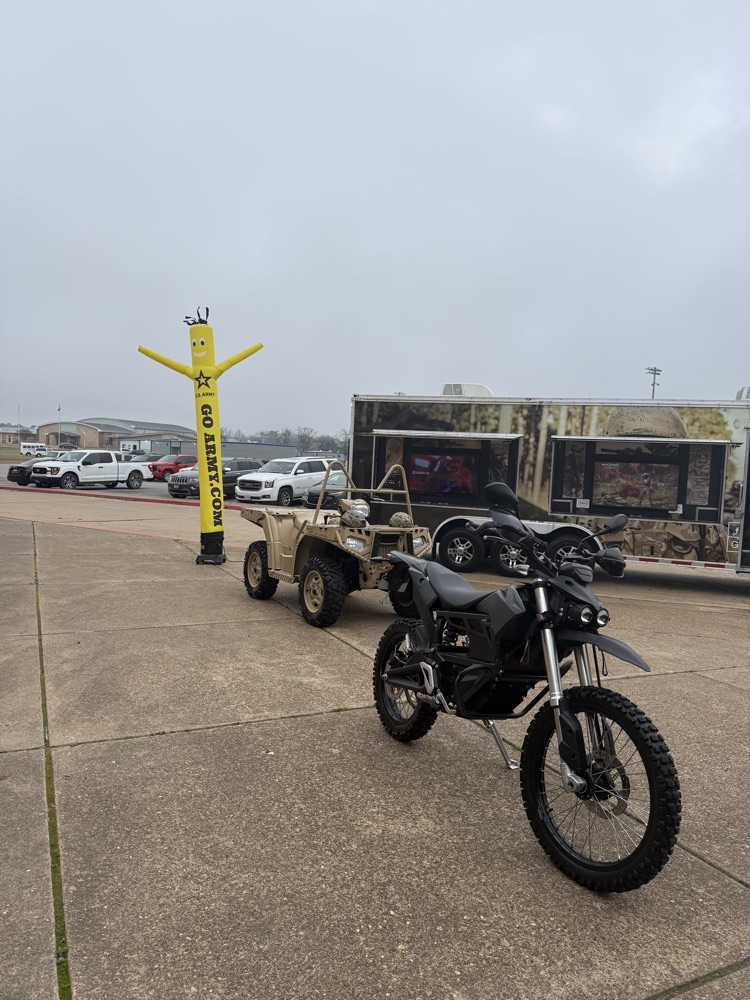 Big shoutout to the @USArmy for stopping by Crockett High School! 🎖️ Our students loved learning about the 150+ career paths and leadership opportunities available. Thanks for the visit! 🤝🇺🇸