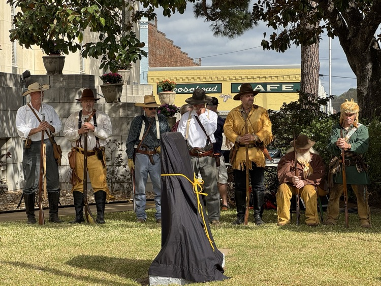Proud of our Crockett High School NHS volunteers for helping unveiled the new Alamo Letter Monument at the Courthouse today! 🏛️🇨🇱 Great to see our students honoring William B. Travis’s "Victory or Death" legacy.