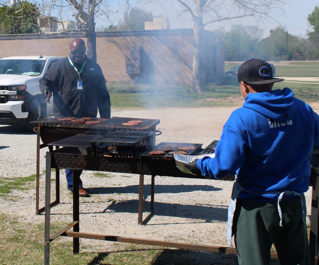 Another successful Hamburger Sale is in the books for our Crockett FFA Buyers Group! We truly appreciate everyone who purchased a meal and helped us reach our goal. Huge shout‑out to Crockett Bottling Works, Texas Burger, Whataburger, and Walmart for their generous donations and continued support of our youth.