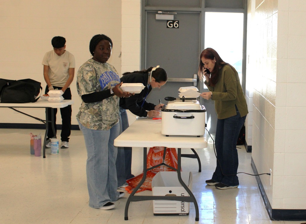 Another successful Hamburger Sale is in the books for our Crockett FFA Buyers Group! We truly appreciate everyone who purchased a meal and helped us reach our goal. Huge shout‑out to Crockett Bottling Works, Texas Burger, Whataburger, and Walmart for their generous donations and continued support of our youth.