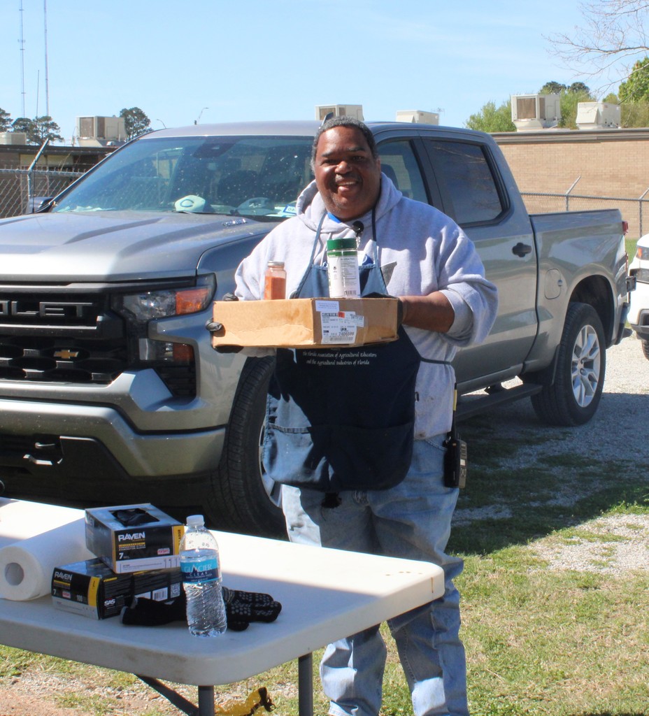 Another successful Hamburger Sale is in the books for our Crockett FFA Buyers Group! We truly appreciate everyone who purchased a meal and helped us reach our goal. Huge shout‑out to Crockett Bottling Works, Texas Burger, Whataburger, and Walmart for their generous donations and continued support of our youth.