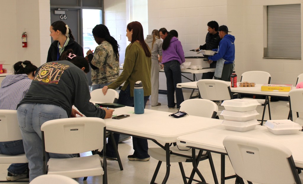 Another successful Hamburger Sale is in the books for our Crockett FFA Buyers Group! We truly appreciate everyone who purchased a meal and helped us reach our goal. Huge shout‑out to Crockett Bottling Works, Texas Burger, Whataburger, and Walmart for their generous donations and continued support of our youth.