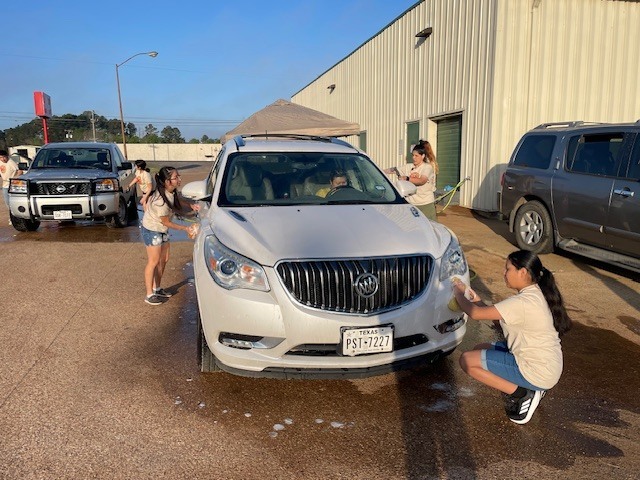 We are incredibly grateful for the amazing support our community showed at our Spanish Club car wash fundraiser this past Saturday! 🙌 Thank you for believing in our program and for investing in our students’ growth and experiences. We couldn’t have done it without you! ❤️  ¡Muchísimas gracias a todos por su apoyo!