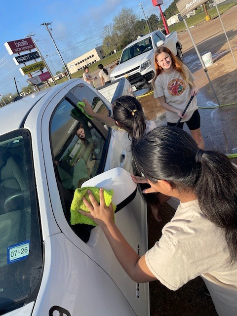 We are incredibly grateful for the amazing support our community showed at our Spanish Club car wash fundraiser this past Saturday! 🙌 Thank you for believing in our program and for investing in our students’ growth and experiences. We couldn’t have done it without you! ❤️  ¡Muchísimas gracias a todos por su apoyo!