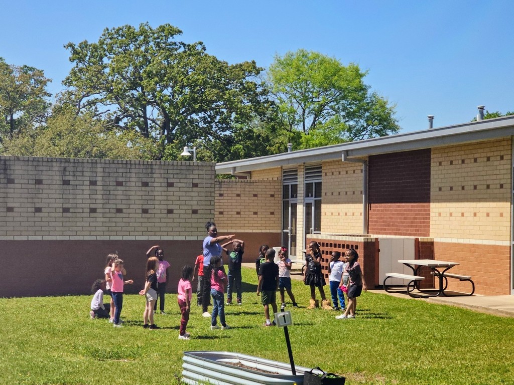 🌟 Learning to Work Together at Crockett Elementary! 🌟 Mrs. Tillis’ amazing 1st graders spent the day exploring the power of Cooperation with guidance from Mrs. Moten. Watching these young learners practice teamwork, kindness, and shared problem‑solving is what makes our school community shine. 💛✨