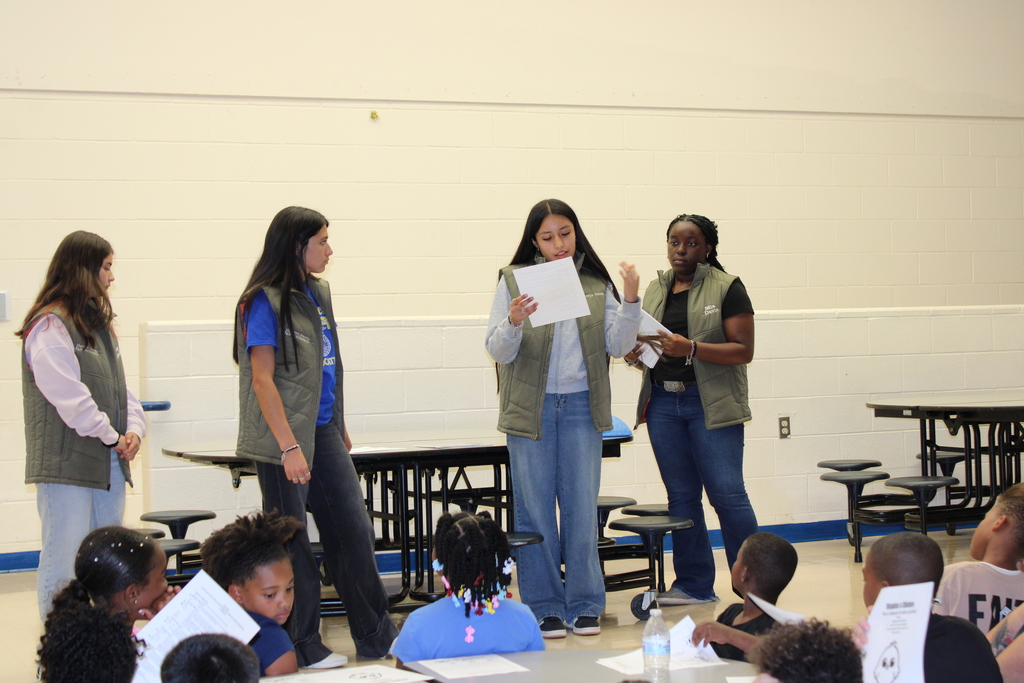🌟 Crockett FFA Ambassadors visited Crockett Elementary 2nd graders to share all about County Fairs and 4‑H. Inspiring the next generation of ag leaders! 🌾💙