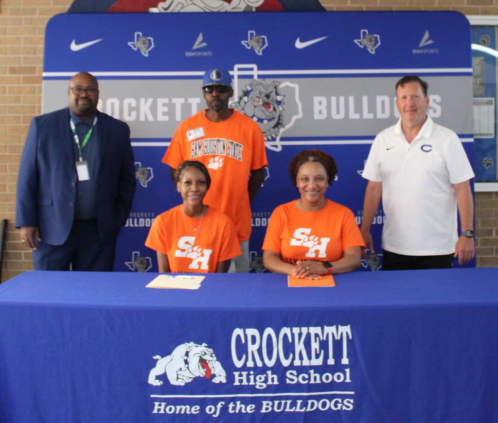 🎉 Way to go, Emory!   We are so proud of you for signing with Sam Houston State University. We know you’ll do amazing things in both track and academics. Keep shining! 🐾💙