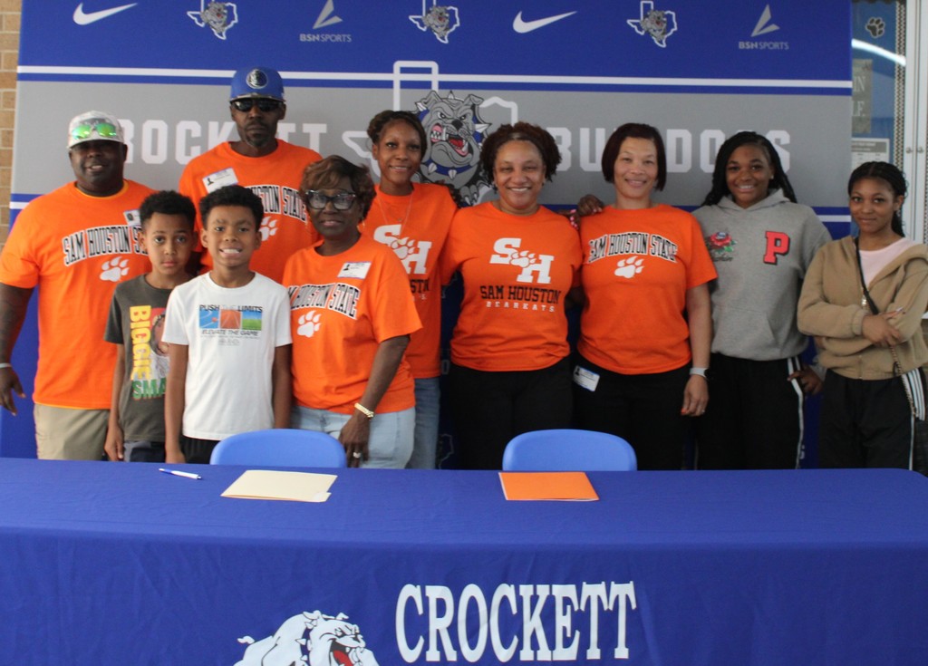 🎉 Way to go, Emory!   We are so proud of you for signing with Sam Houston State University. We know you’ll do amazing things in both track and academics. Keep shining! 🐾💙