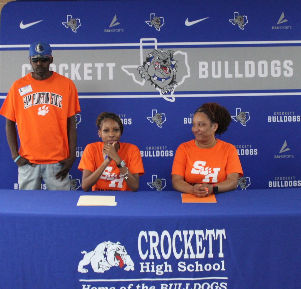 🎉 Way to go, Emory!   We are so proud of you for signing with Sam Houston State University. We know you’ll do amazing things in both track and academics. Keep shining! 🐾💙