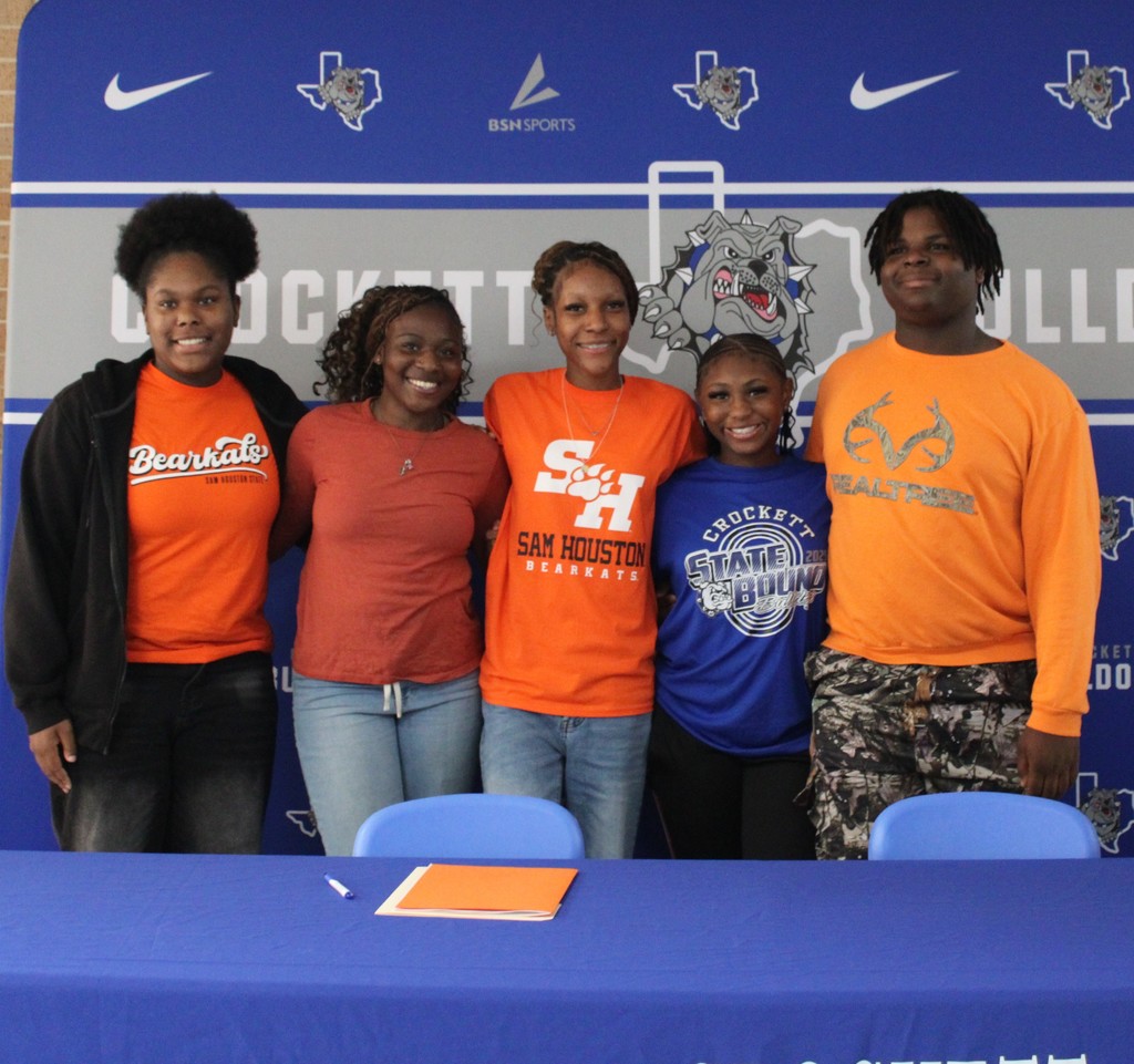 🎉 Way to go, Emory!   We are so proud of you for signing with Sam Houston State University. We know you’ll do amazing things in both track and academics. Keep shining! 🐾💙