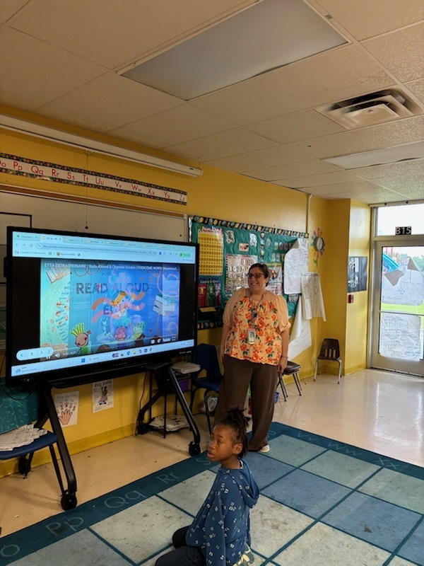 Crockett Elementary First Grade Teachers are doing an excellent job discussing and showing their students various ways to show Courage during Elementary SEL (while our students eat breakfast) from 7:40 a.m.- 8:00 a.m.!  Way to go First Grade!